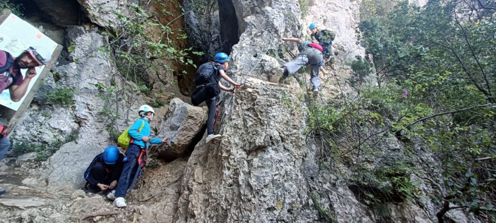 Thau Escalade Loupian - Sortie Via Ferrata jeunes